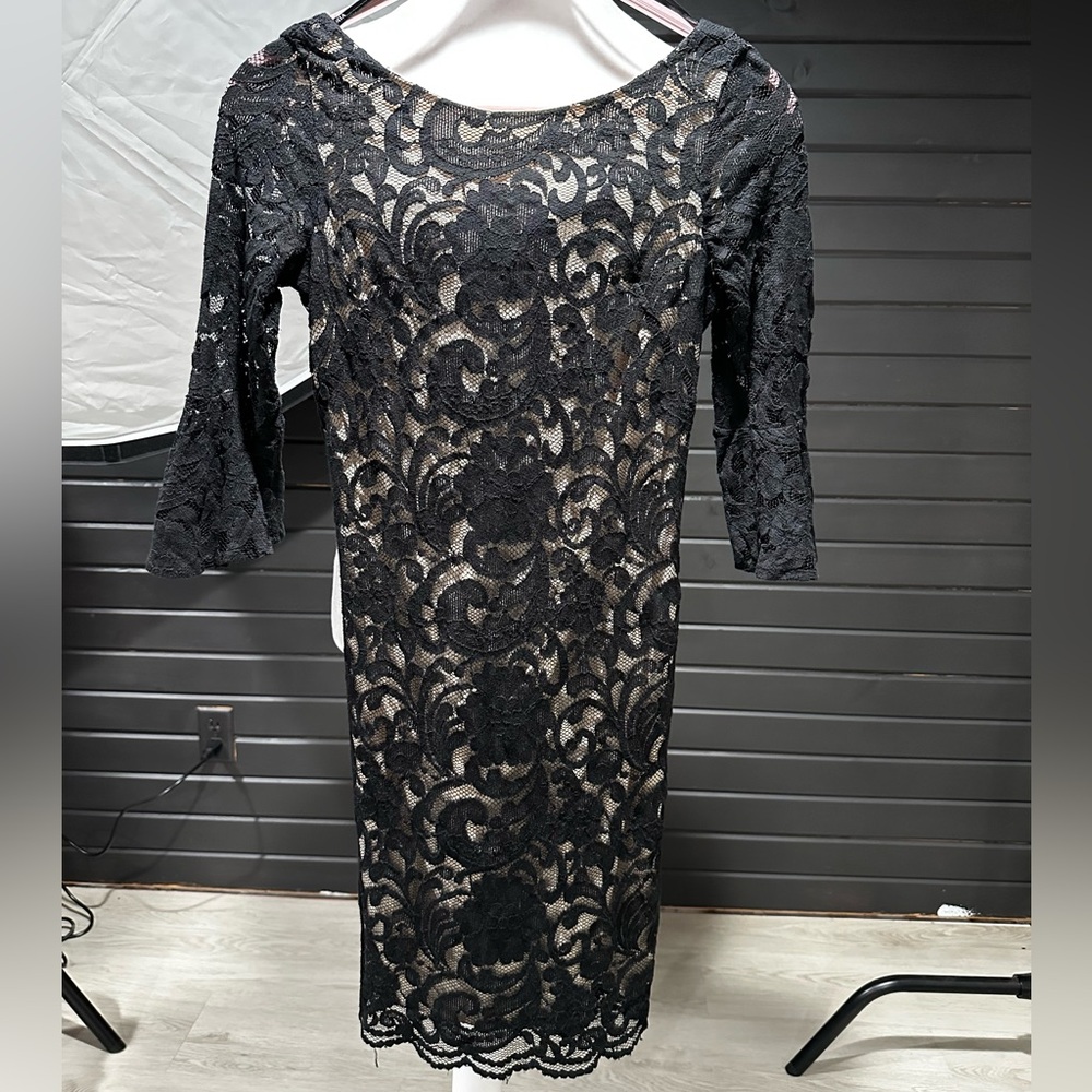 Vince Camuto Elegant Black Lace Dress size 2 V-Back